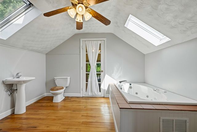 55 Chilmark St, Worcester, MA 01604