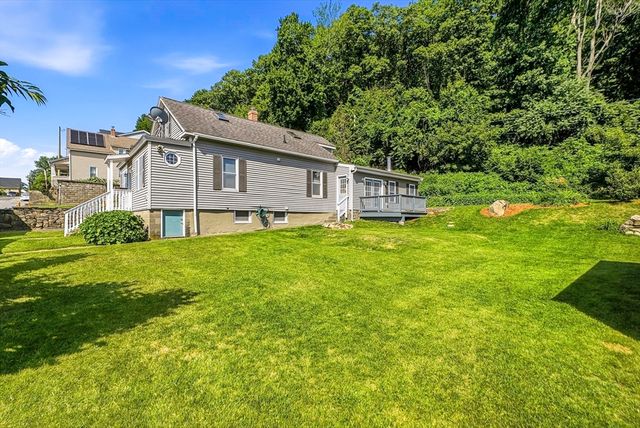 55 Chilmark St, Worcester, MA 01604