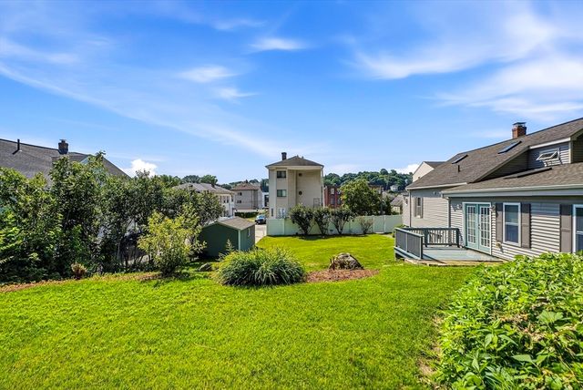 55 Chilmark St, Worcester, MA 01604
