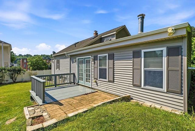 55 Chilmark St, Worcester, MA 01604
