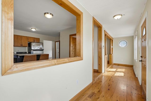55 Chilmark St, Worcester, MA 01604