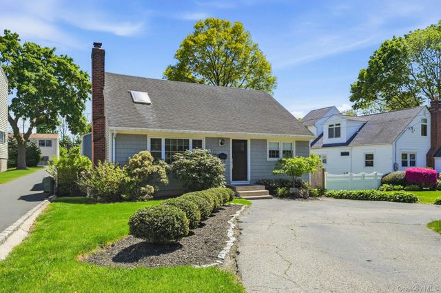 62 Smith Street, Greenlawn, NY 11740