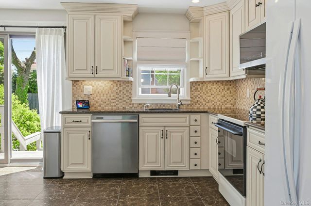62 Smith Street, Greenlawn, NY 11740