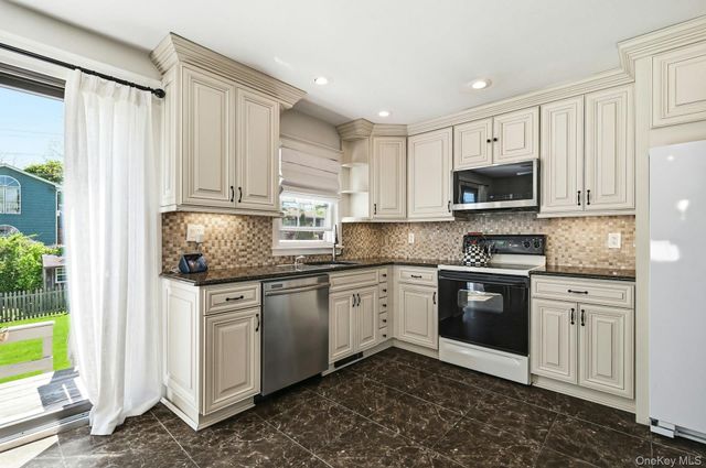 62 Smith Street, Greenlawn, NY 11740