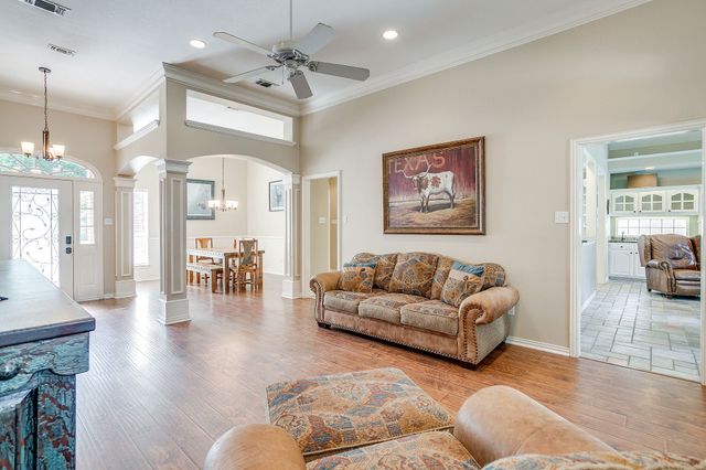 9406 S Longwood Drive, Granbury, TX 76049