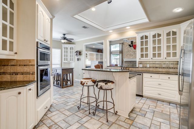 9406 S Longwood Drive, Granbury, TX 76049