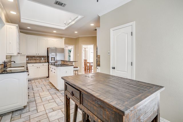 9406 S Longwood Drive, Granbury, TX 76049