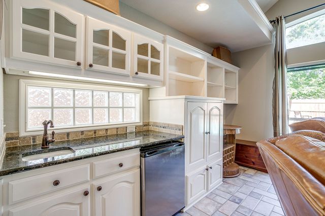 9406 S Longwood Drive, Granbury, TX 76049