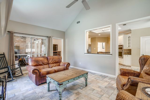 9406 S Longwood Drive, Granbury, TX 76049