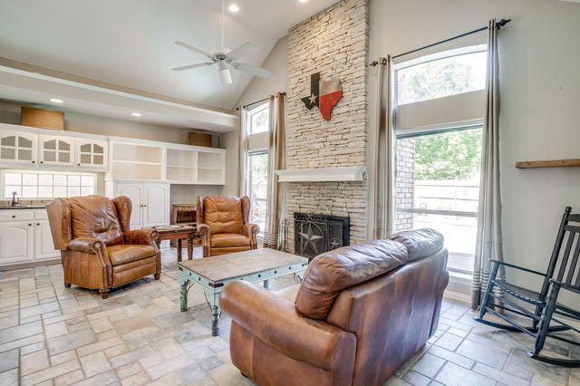 9406 S Longwood Drive, Granbury, TX 76049
