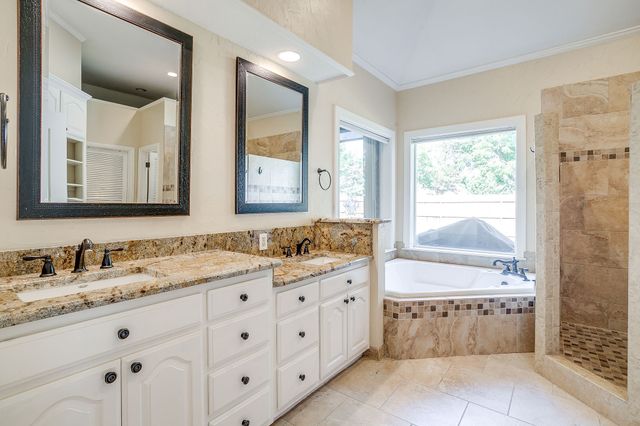 9406 S Longwood Drive, Granbury, TX 76049