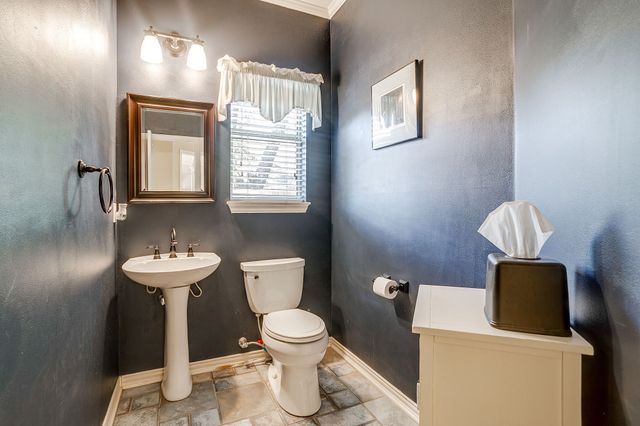 9406 S Longwood Drive, Granbury, TX 76049