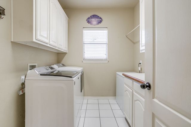 9406 S Longwood Drive, Granbury, TX 76049