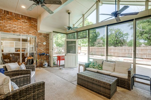 9406 S Longwood Drive, Granbury, TX 76049
