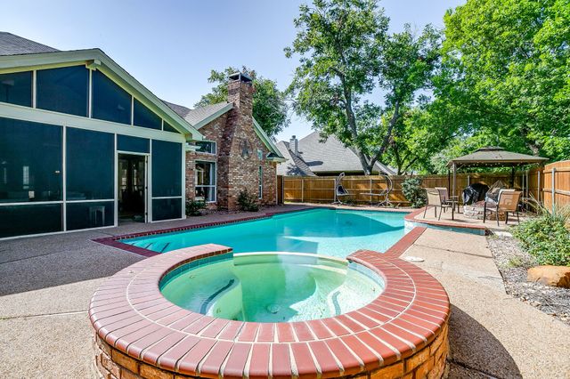 9406 S Longwood Drive, Granbury, TX 76049