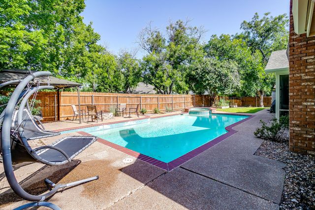 9406 S Longwood Drive, Granbury, TX 76049