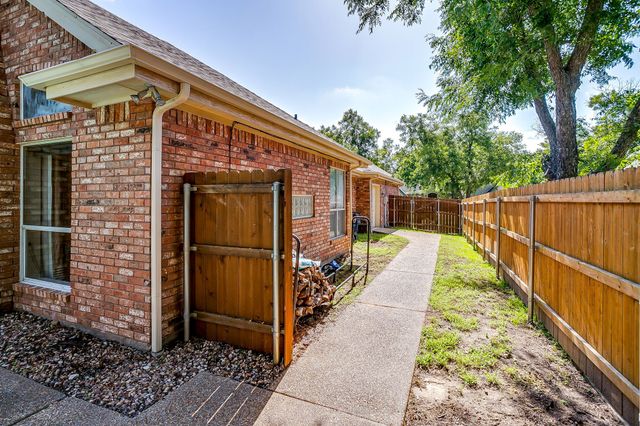 9406 S Longwood Drive, Granbury, TX 76049