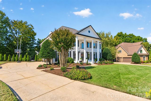 8634 Woodmere Crossing Drive, Charlotte, NC 28226