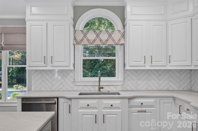 8634 Woodmere Crossing Drive, Charlotte, NC 28226