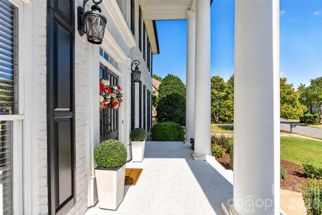 8634 Woodmere Crossing Drive, Charlotte, NC 28226