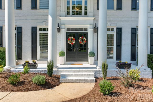 8634 Woodmere Crossing Drive, Charlotte, NC 28226
