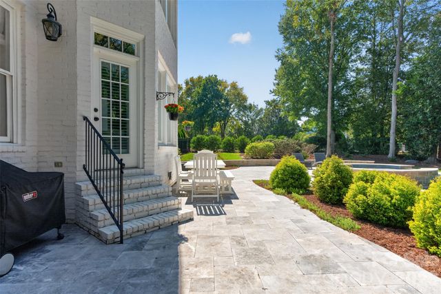 8634 Woodmere Crossing Drive, Charlotte, NC 28226
