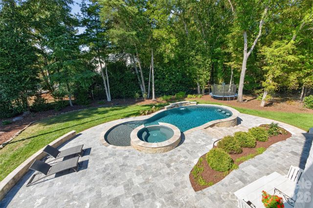 8634 Woodmere Crossing Drive, Charlotte, NC 28226