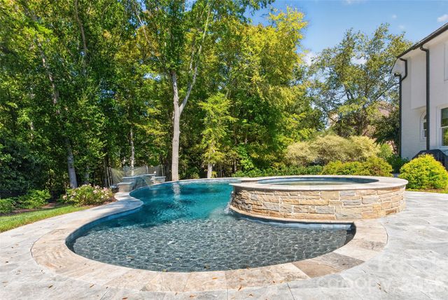 8634 Woodmere Crossing Drive, Charlotte, NC 28226