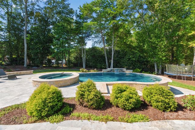 8634 Woodmere Crossing Drive, Charlotte, NC 28226