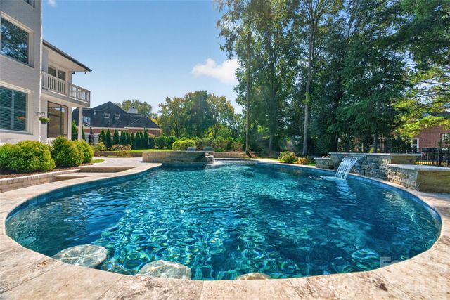 8634 Woodmere Crossing Drive, Charlotte, NC 28226