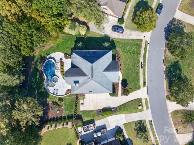 8634 Woodmere Crossing Drive, Charlotte, NC 28226