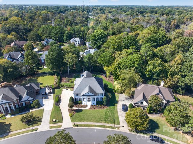 8634 Woodmere Crossing Drive, Charlotte, NC 28226