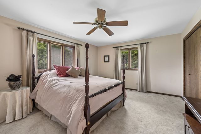 3035 Red Barn Road, Crystal Lake, IL 60012