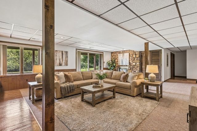 3035 Red Barn Road, Crystal Lake, IL 60012