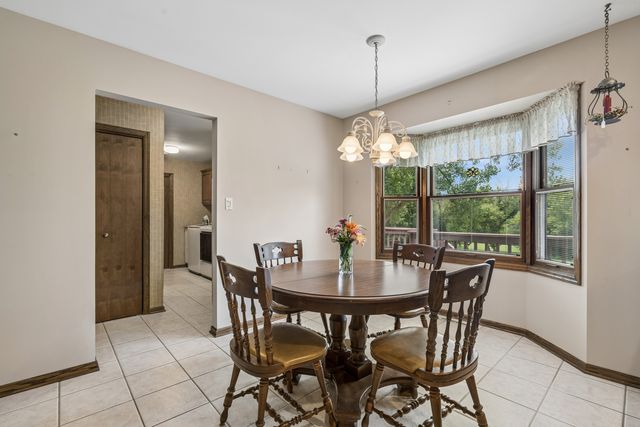 3035 Red Barn Road, Crystal Lake, IL 60012