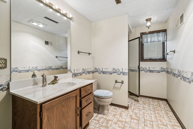 3035 Red Barn Road, Crystal Lake, IL 60012
