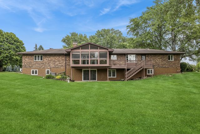 3035 Red Barn Road, Crystal Lake, IL 60012