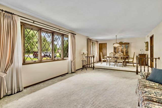 3035 Red Barn Road, Crystal Lake, IL 60012