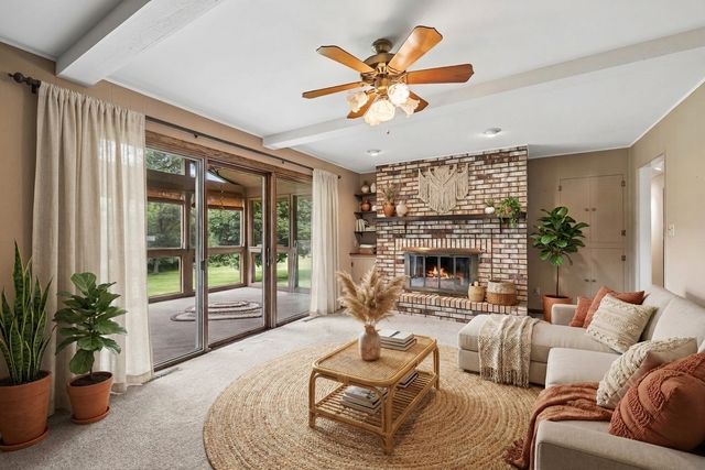 3035 Red Barn Road, Crystal Lake, IL 60012
