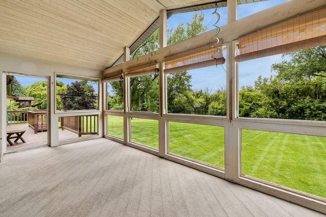 3035 Red Barn Road, Crystal Lake, IL 60012