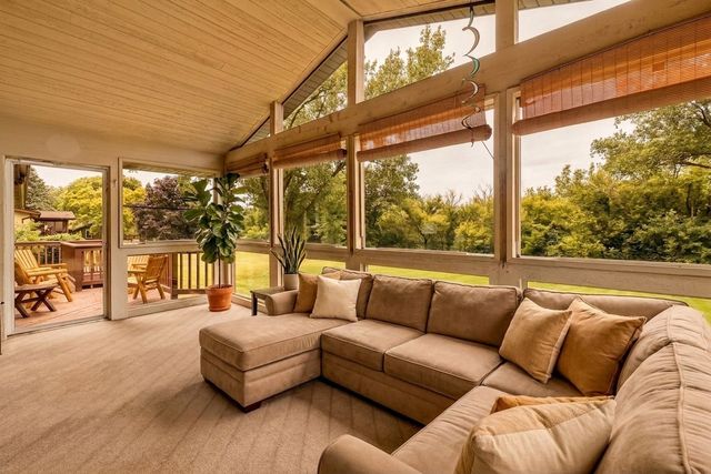 3035 Red Barn Road, Crystal Lake, IL 60012
