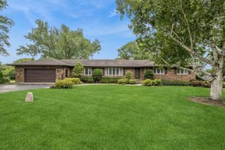 3035 Red Barn Road, Crystal Lake, IL 60012