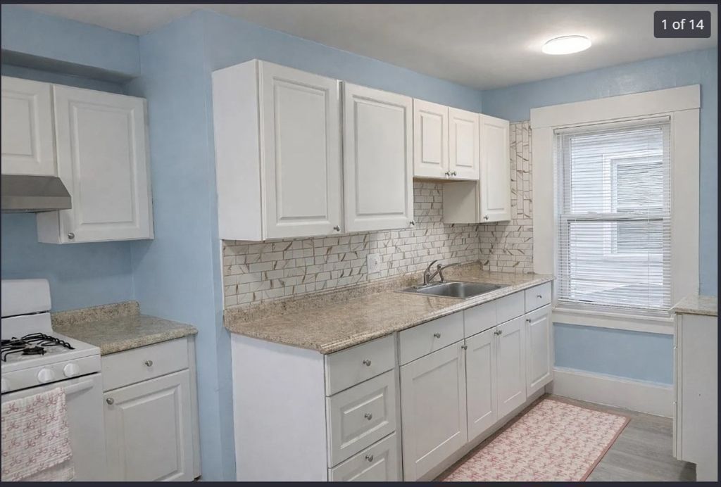 405 Lakeview Ave 2, Lowell, MA 01850