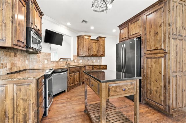833 E Birwin Street, Fayetteville, AR 72703