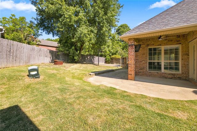 833 E Birwin Street, Fayetteville, AR 72703