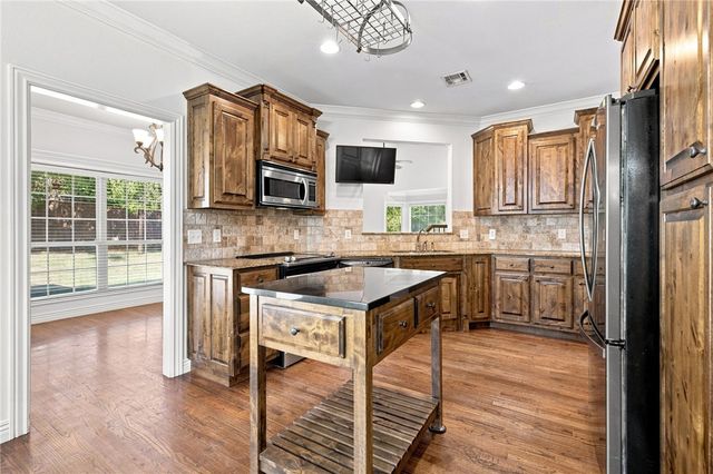 833 E Birwin Street, Fayetteville, AR 72703