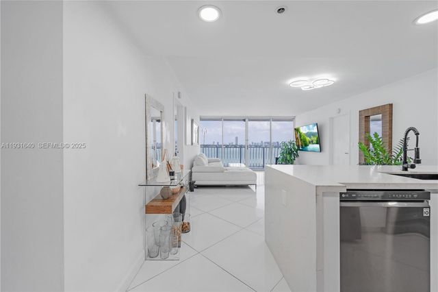 7601 E Treasure Dr 819, North Bay Village, FL 33141