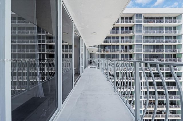 7601 E Treasure Dr 819, North Bay Village, FL 33141