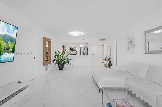 7601 E Treasure Dr 819, North Bay Village, FL 33141