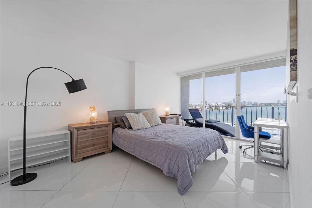 Image 16 of property listing at 7601 E Treasure Dr 819, North Bay Village, FL 33141